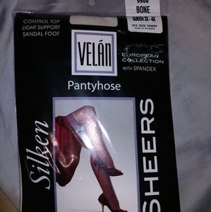 Brand New Silken bone sheers panty hose size 3X 4X